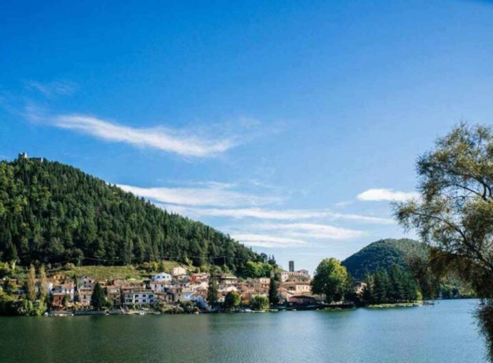 lago mozzafiato escursione auto moto