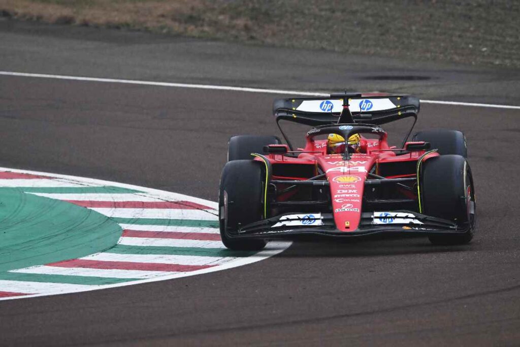 Ferrari: Lewis Hamilton e Charles Leclerc a Milano prima della partenza per Melbourne